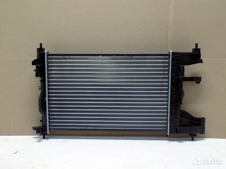 Радиатор охлаждения двигателя Шевроле Круз 2009-15