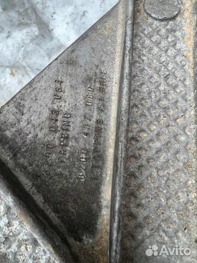 Кронштейн кпп Renault Logan (2004-2015)