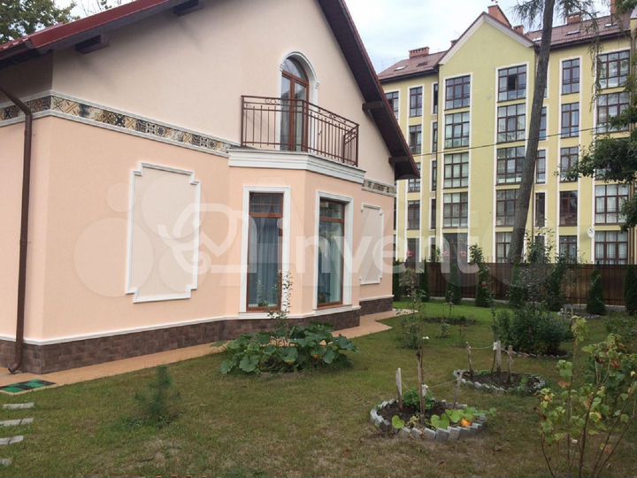 Дом 236,2 м² на участке 6,3 сот.