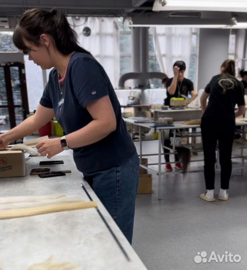 Сотрудник для работы с волосами (всему обучаем)