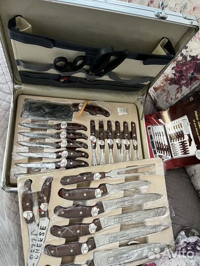 Набор ножей и столовых приборов в кейсе новый