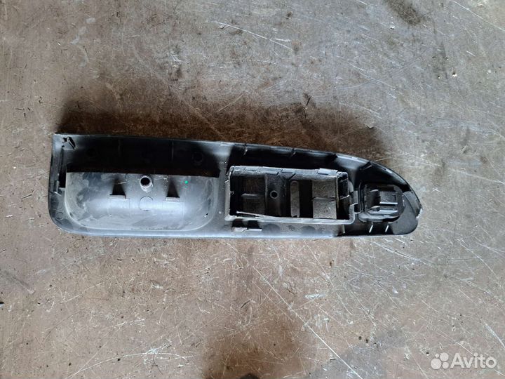 Накладка обшивки передний Volkswagen Passat B6