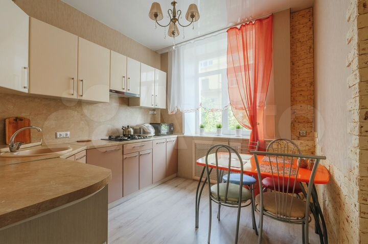 2-к. квартира, 65 м², 2/5 эт.