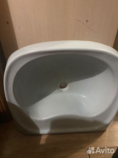 Раковина с креплением в ванную бу