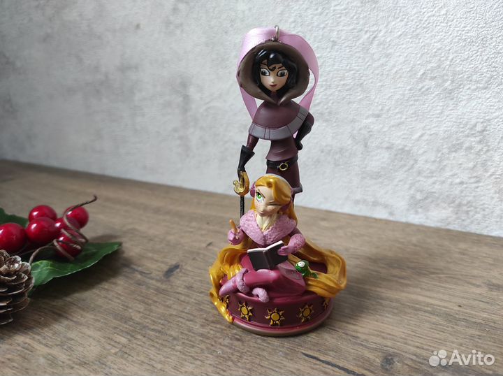 Елочная игрушка Disney. Рапунцель и Кассандра