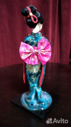 Очаровательная кукла гейша
