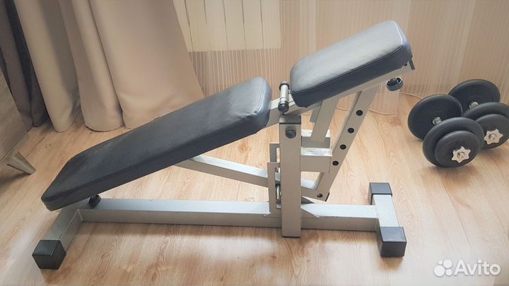 Силовая скамья с навесным оборудованием
