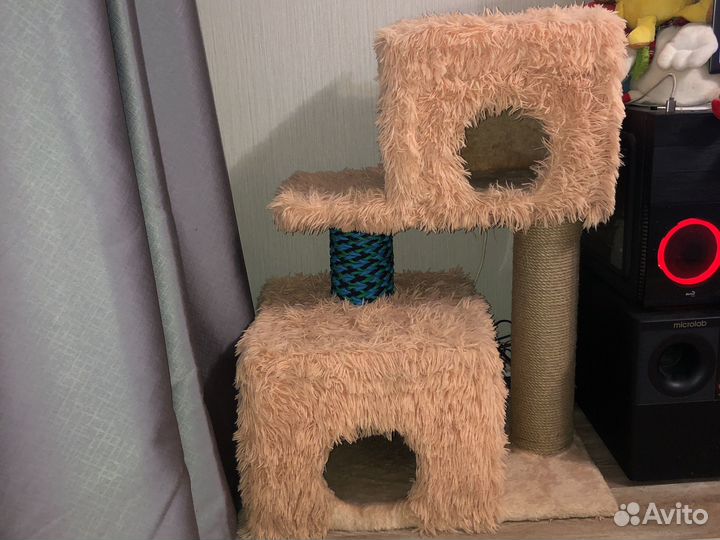 Кошачий домик с когтеточкой