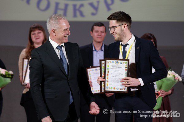 Репетитор по истории и обществознанию, экономике