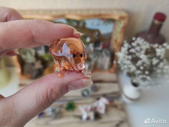 Фигурки-сувениры из селенита, стекла, фарфора