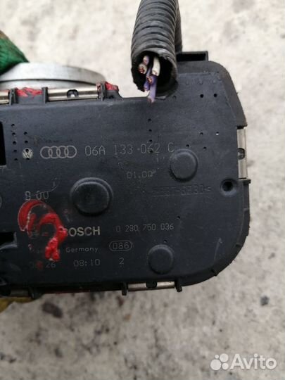 Дроссельная заслонка Фолькс Гольф 4 06A133062C