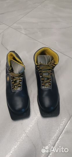 Лыжные ботинки