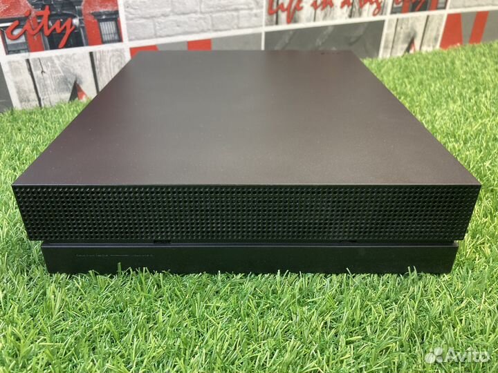 Xbox One X 1TB Покупка/Продажа