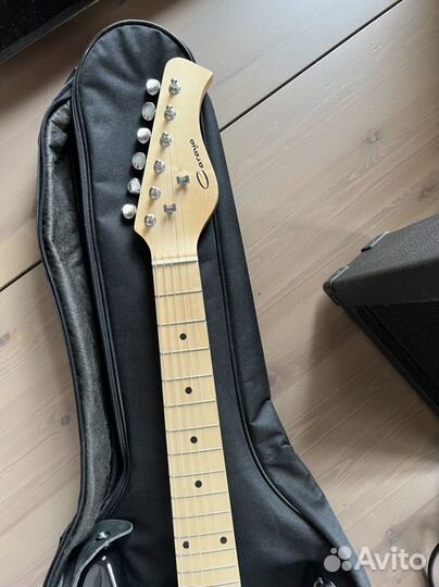 Комбик phil pro и гитара caraya