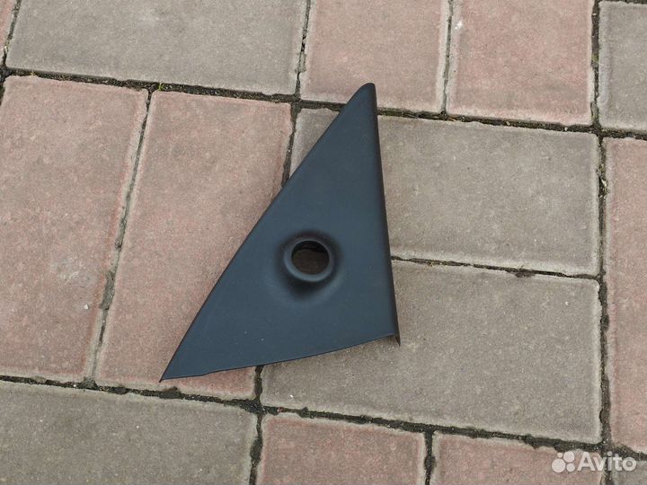 Уголок двери правый Hyundai i30 2007-2012год