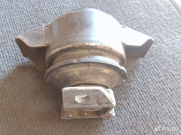 Подушка двигателя Фольксваген Пассат б3