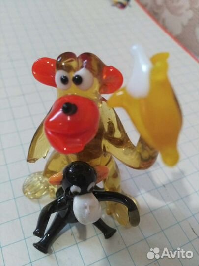 Стеклянные фигурки обезьянки