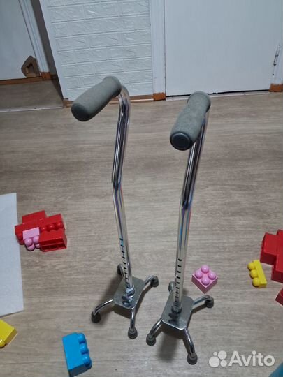 Трость четырехопорная новая