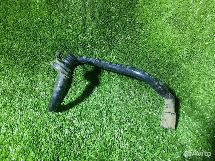 Патрубок вентиляции Skoda Octavia A5 BLF (1.6 FSI)