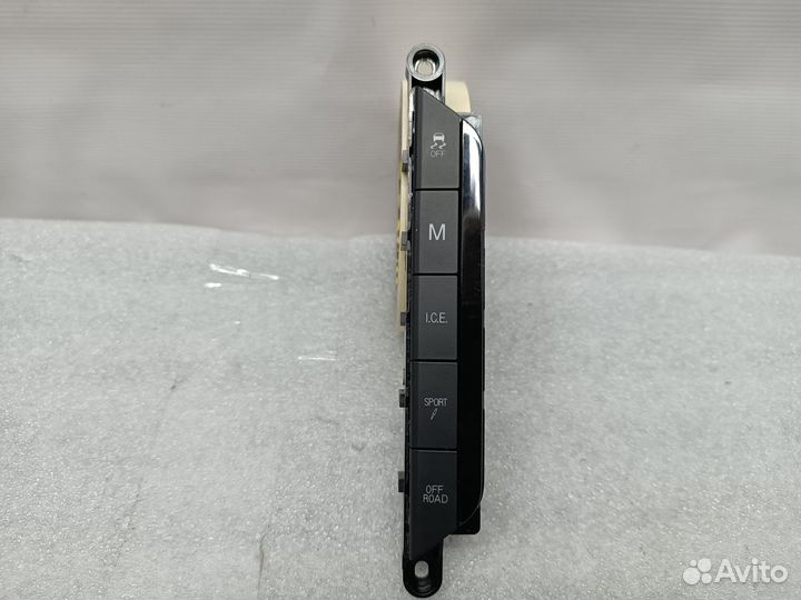 Панель управления Maserati Levante