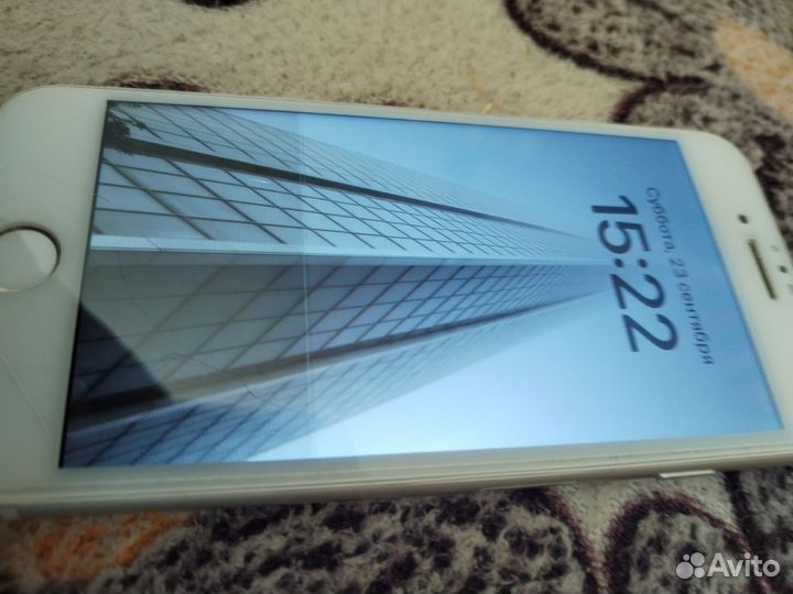 Телефон iPhone 8 64 gb