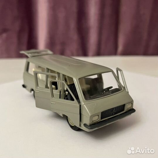 Саратовская модель раф-2203 СССР