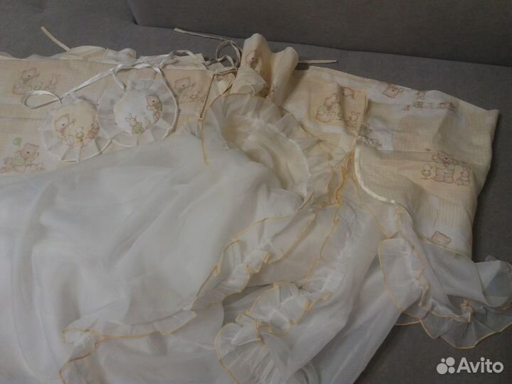 Бортики в кроватку, балдахин, простыня(комплект)