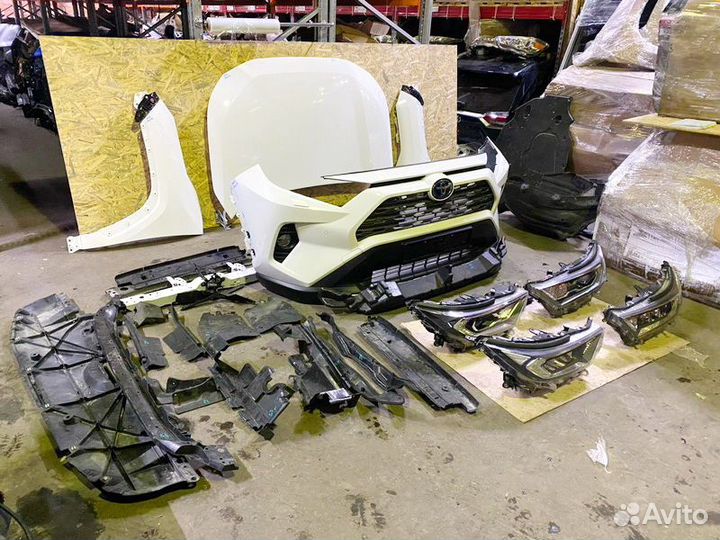 Передняя часть Toyota RAV4 XA50