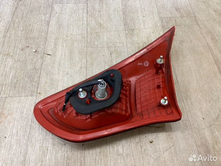 Фонарь в крышку багажника задний левый Mitsubishi