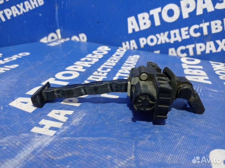 Ограничитель двери Volkswagen Polo 5 седан 2013