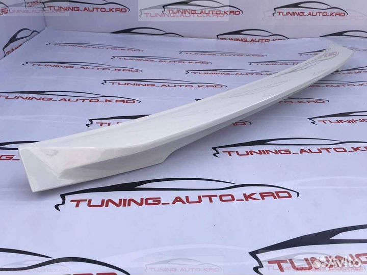 Спойлер под стекло Toyota Land Cruiser 200 U4857