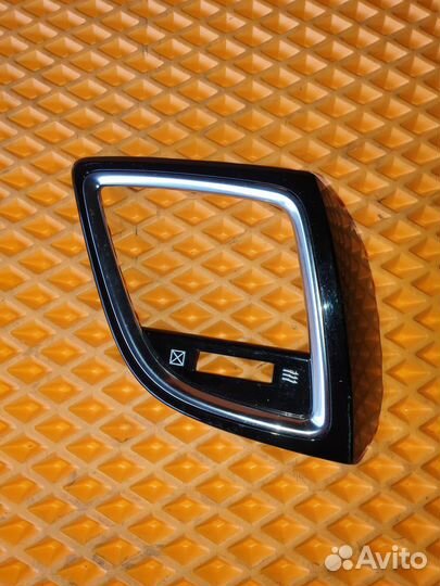 Накладка дефлектора Mazda 3 BM