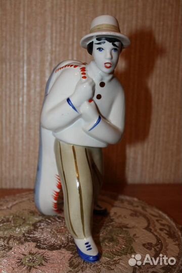 Фарфор, Рыбак с сомом и другие фигурки