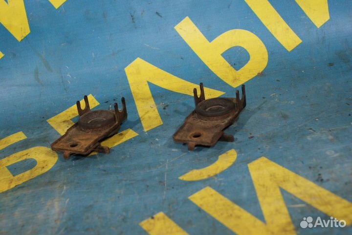 Кронштейн радиатора Suzuki Baleno