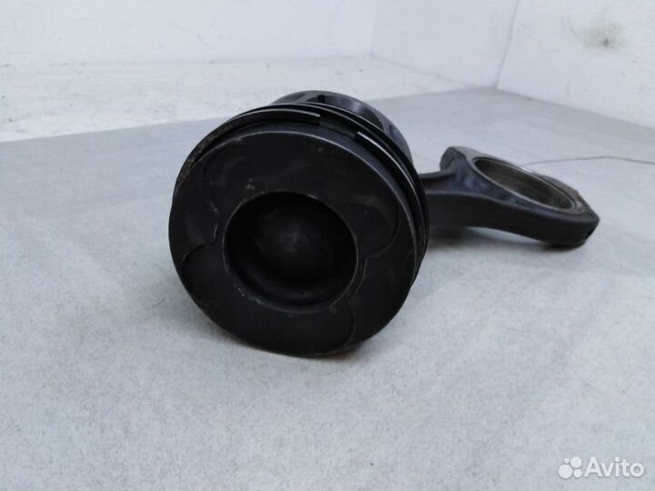 Поршень с шатуном Мерседес