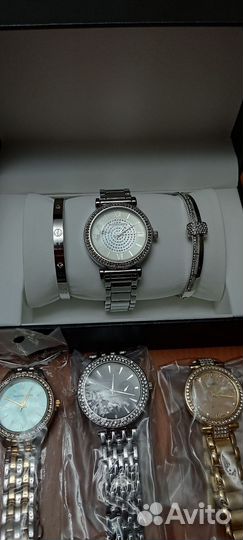 Часы женские и мужские новые