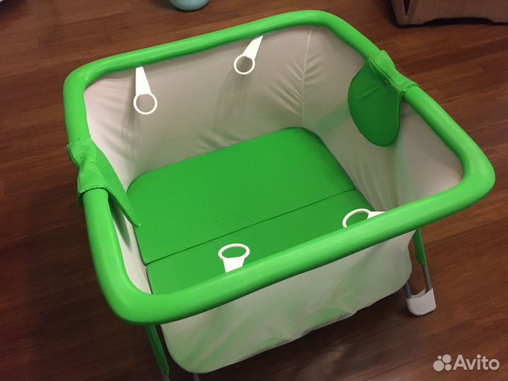 Просторный и надежный манеж