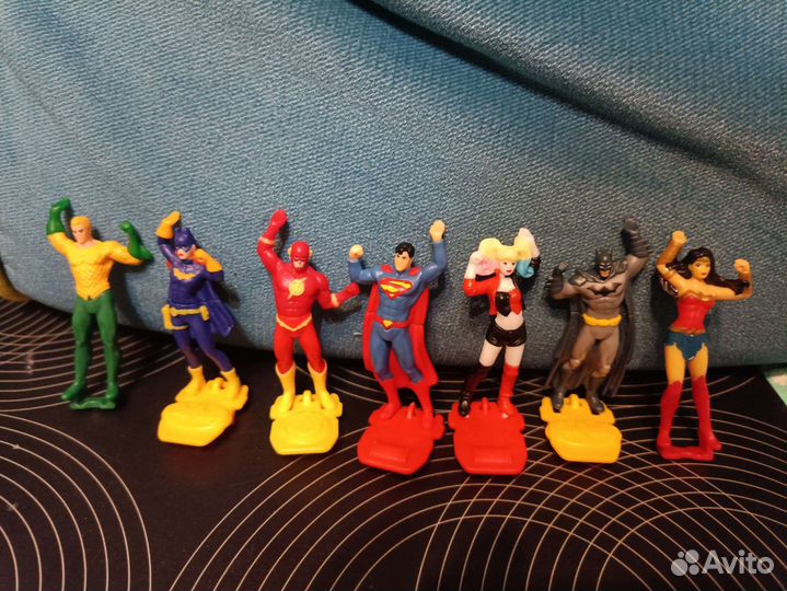 Часть1 коллекция киндеры герои Марвел на подставке