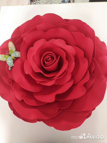 Роза на бокале