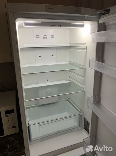Холодильник Hotpoint Ariston