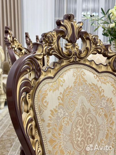 Стол и стулья для кухни. В наличии