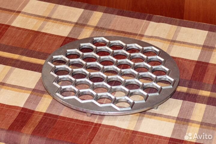 Пельменница железная на ножках 37шт 0,7кг СССР