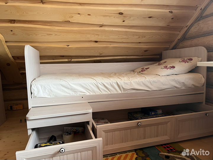 Двухъярусная кровать