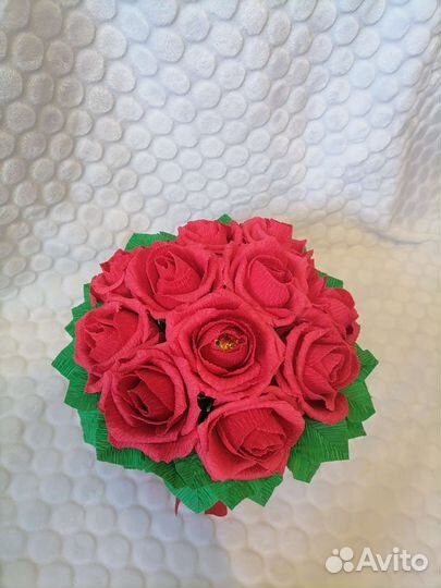 Подарок-Букет алых роз с конфетами