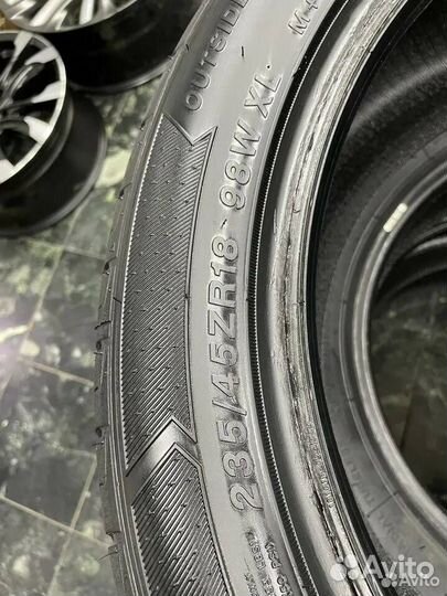 Roadmarch Prime UHP 08 235/45 R18