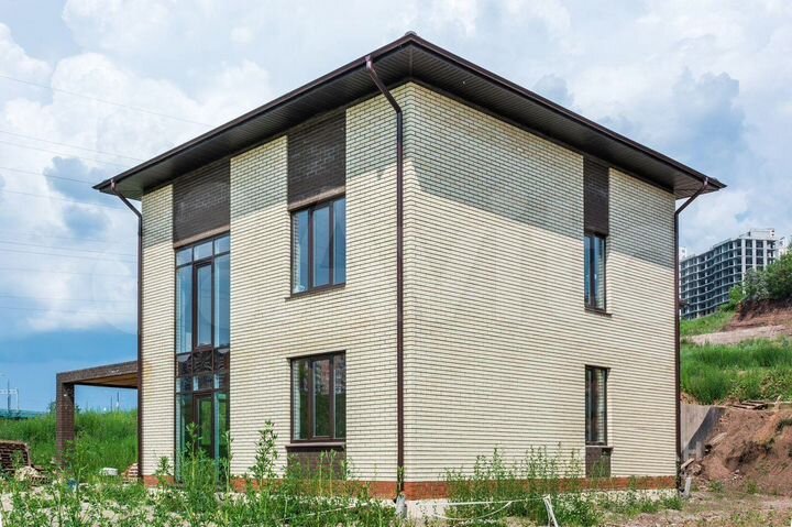 Коттедж 350 м² на участке 6 сот.