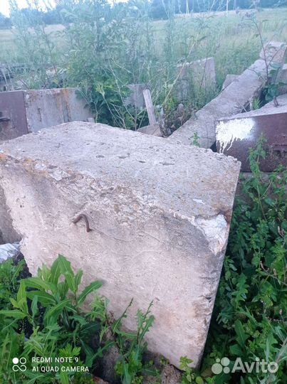 Кирпич и колонны