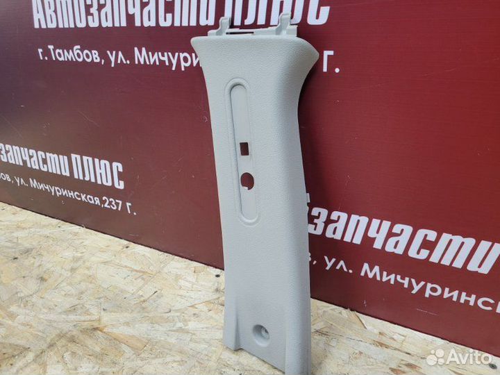 Обшивка средней стойки левая Renault Logan