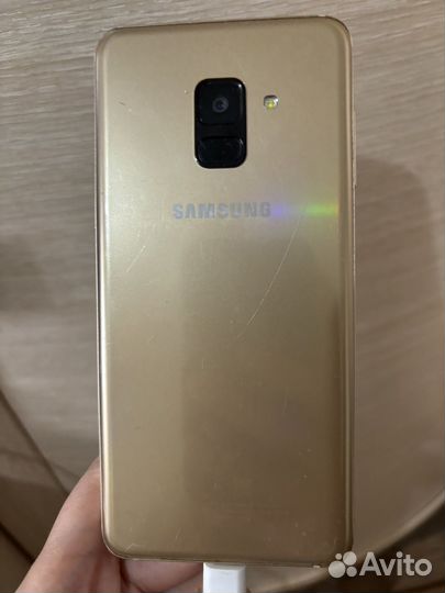 Samsung Galaxy A8 (2018), 4/32 ГБ