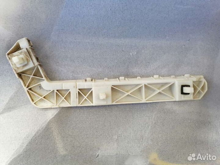 Крепление бампера правое Renault Koleos